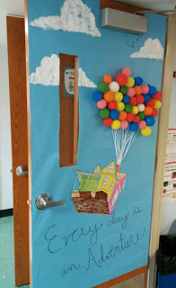 puerta decorada con globos